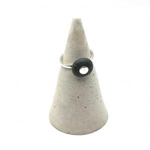 grey pebble ring M